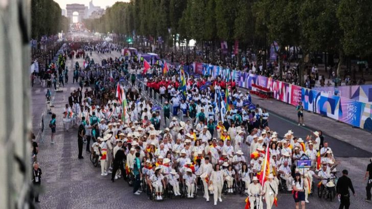 París 2024 declara la revolución paralímpica en la Concordia tras un histórico desfile por los Campos Elíseos